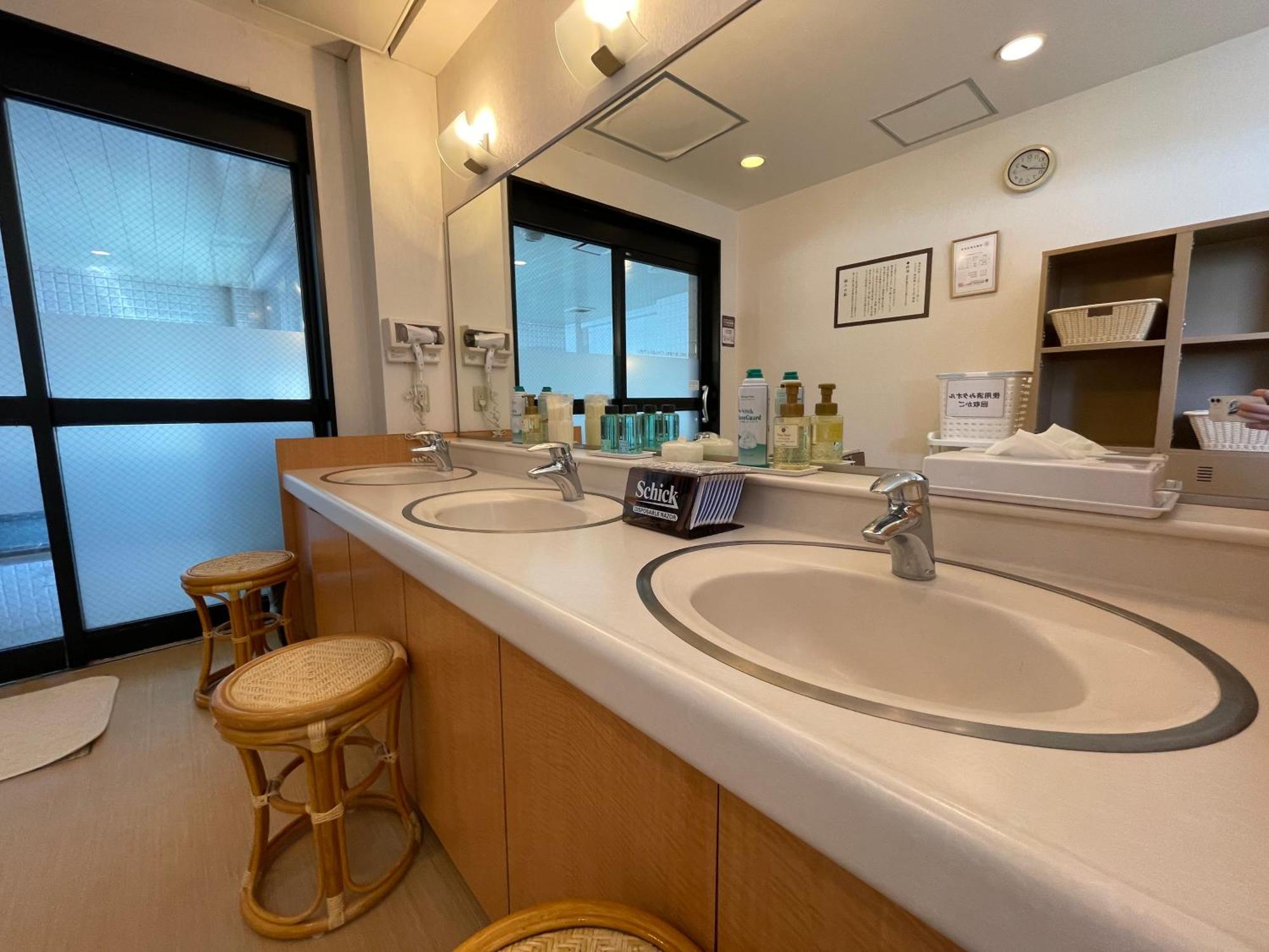 Hotel Route-Inn Fukaya Ekimae Екстер'єр фото